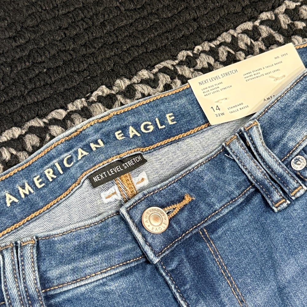 American Eagle Low Rise Flare Jeans Women’s 14W Next Level Stretch Classic - Picture 3 of 7